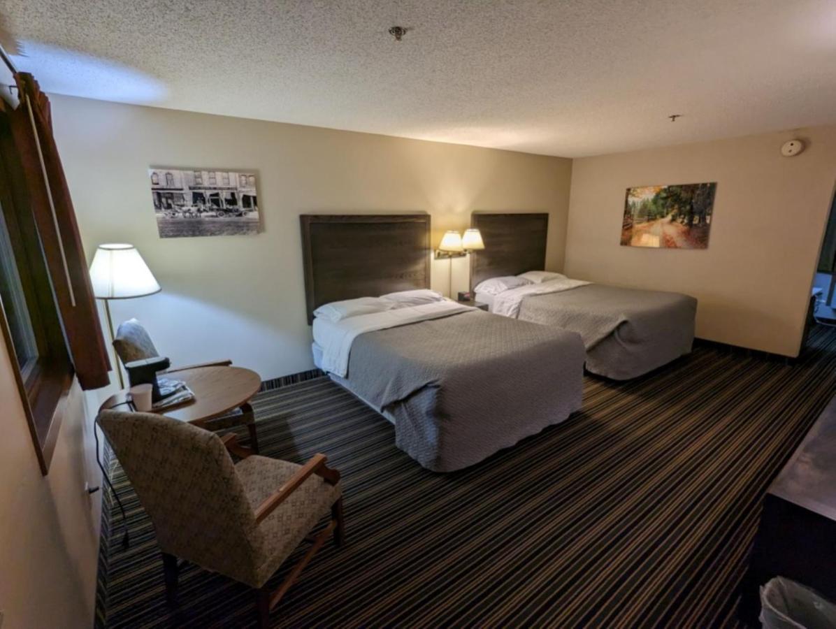 Double Room with Pool View at Woodfield Inn and Suites