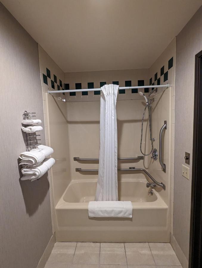 King Room at Woodfield Inn and Suites