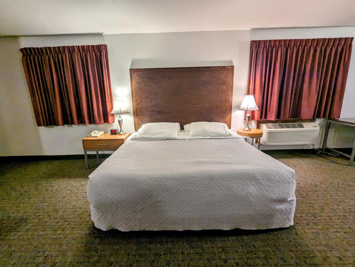 King Suite at Woodfield Inn and Suites