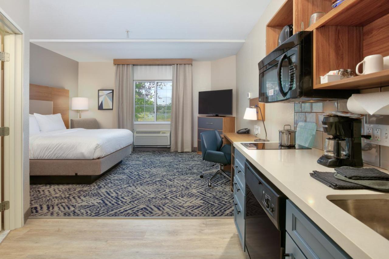 One Queen Bed Studio Suite - Non-Smoking at Candlewood Suites Idaho Falls, an IHG Hotel