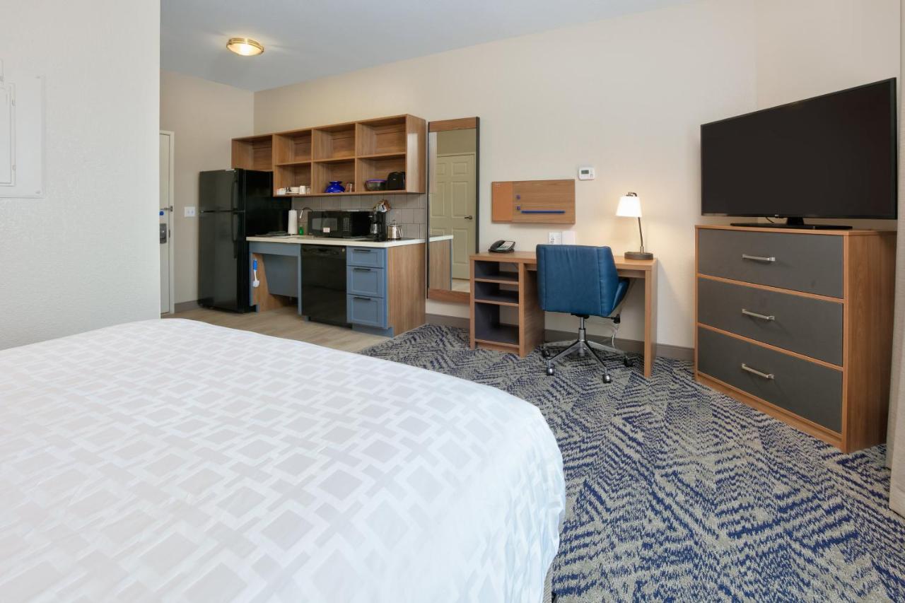Queen Studio Suite - Mobility Acces Roll in Shower/Non-Smoking at Candlewood Suites Idaho Falls, an IHG Hotel