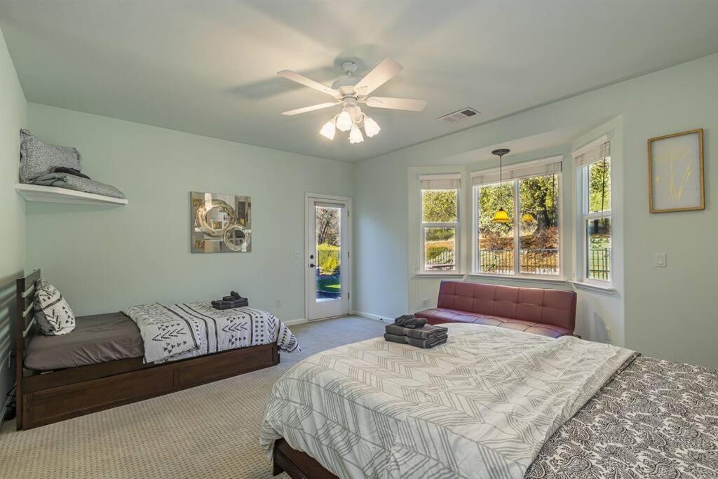 | LuxuryCottage HotTub RV GameRoom Yosemite BassLake