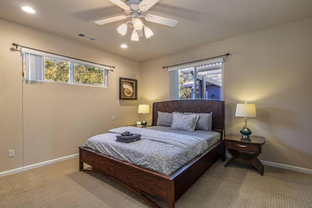 | LuxuryCottage HotTub RV GameRoom Yosemite BassLake