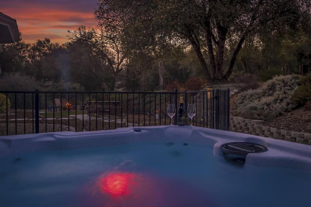 | LuxuryCottage HotTub RV GameRoom Yosemite BassLake