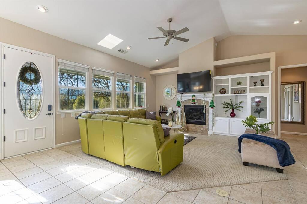 | LuxuryCottage HotTub RV GameRoom Yosemite BassLake