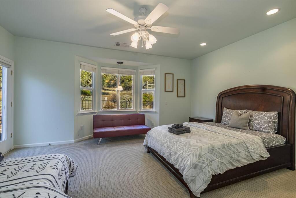 | LuxuryCottage HotTub RV GameRoom Yosemite BassLake