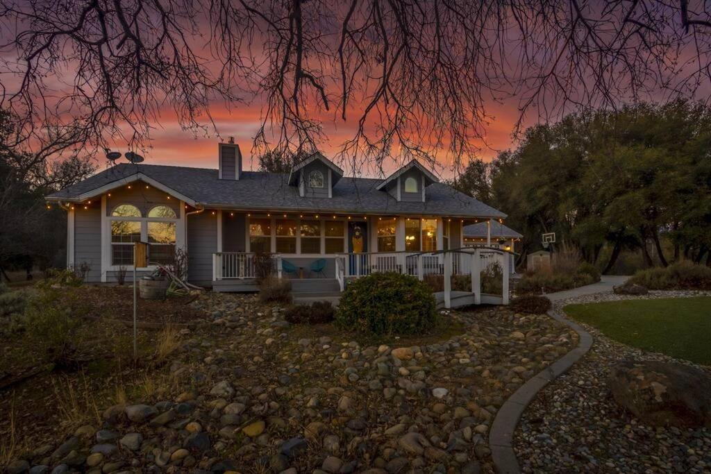 | LuxuryCottage HotTub RV GameRoom Yosemite BassLake