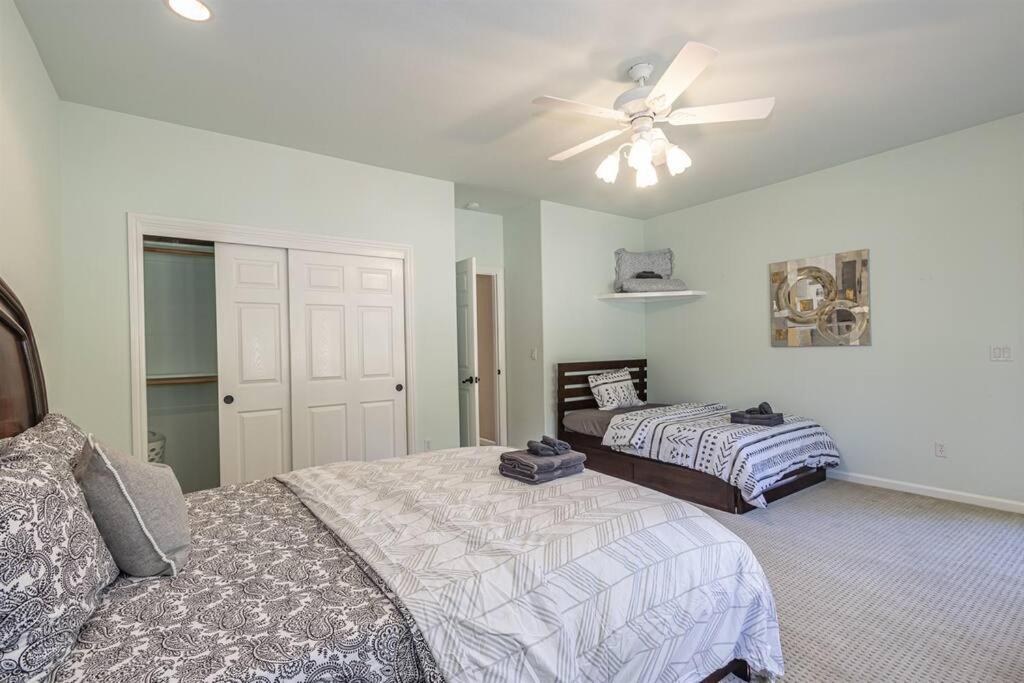 | LuxuryCottage HotTub RV GameRoom Yosemite BassLake