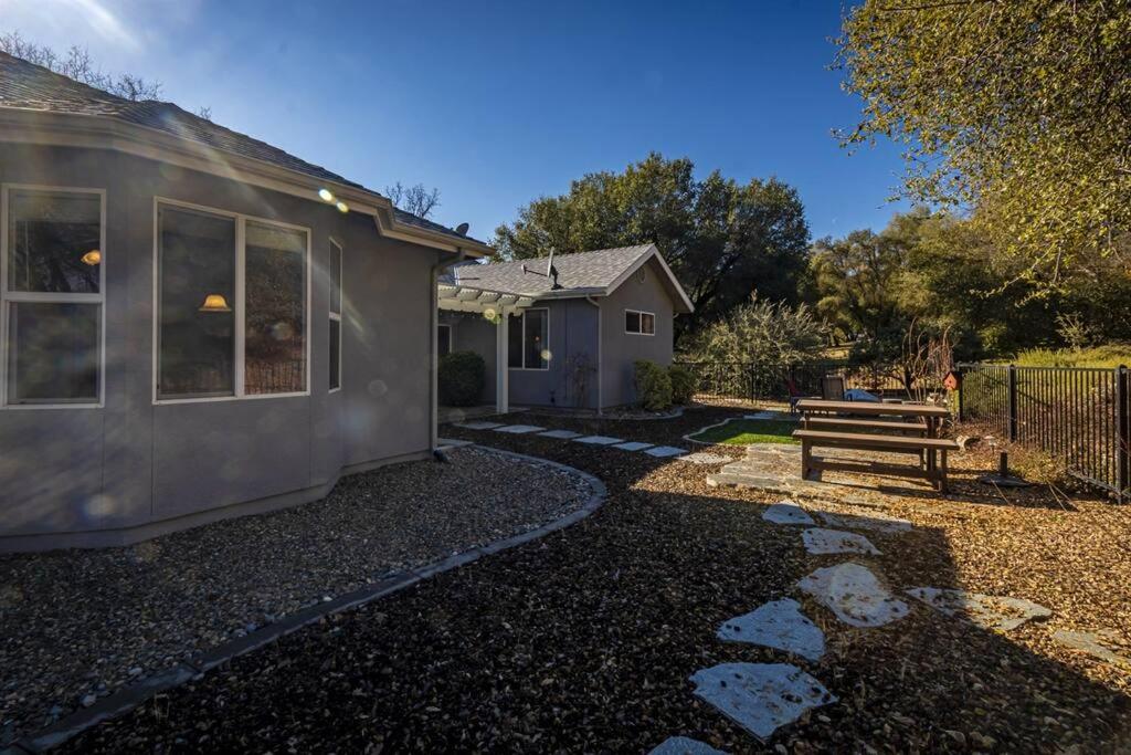 | LuxuryCottage HotTub RV GameRoom Yosemite BassLake