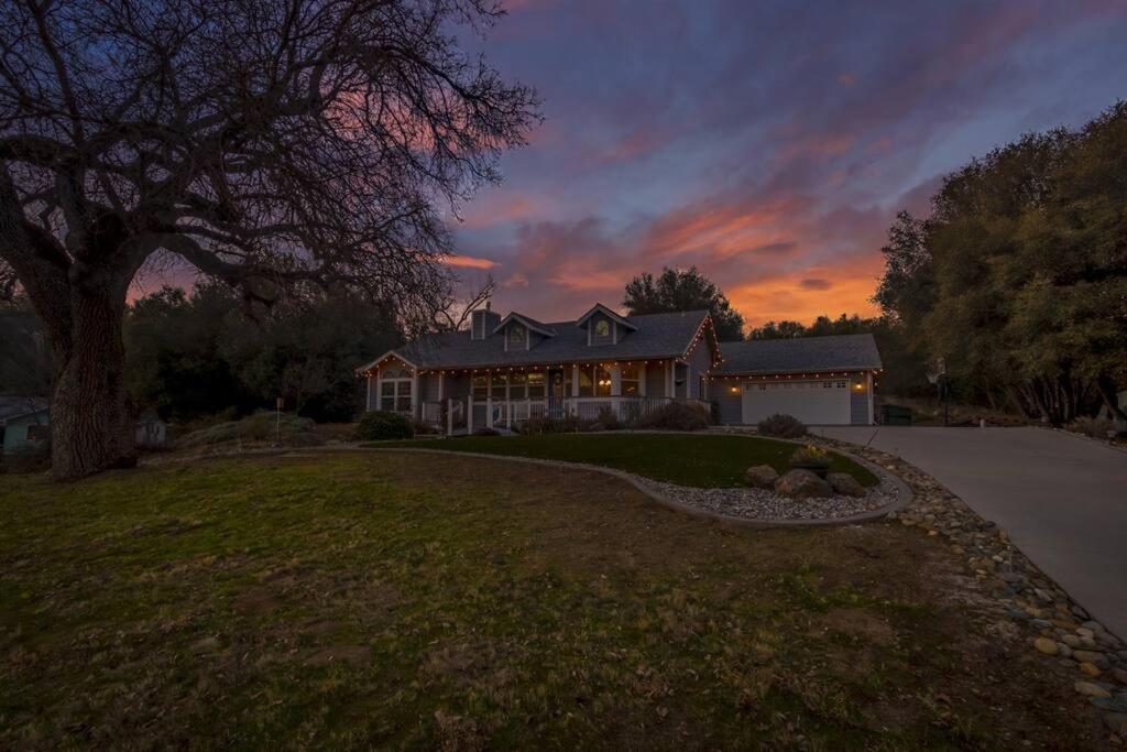 | LuxuryCottage HotTub RV GameRoom Yosemite BassLake