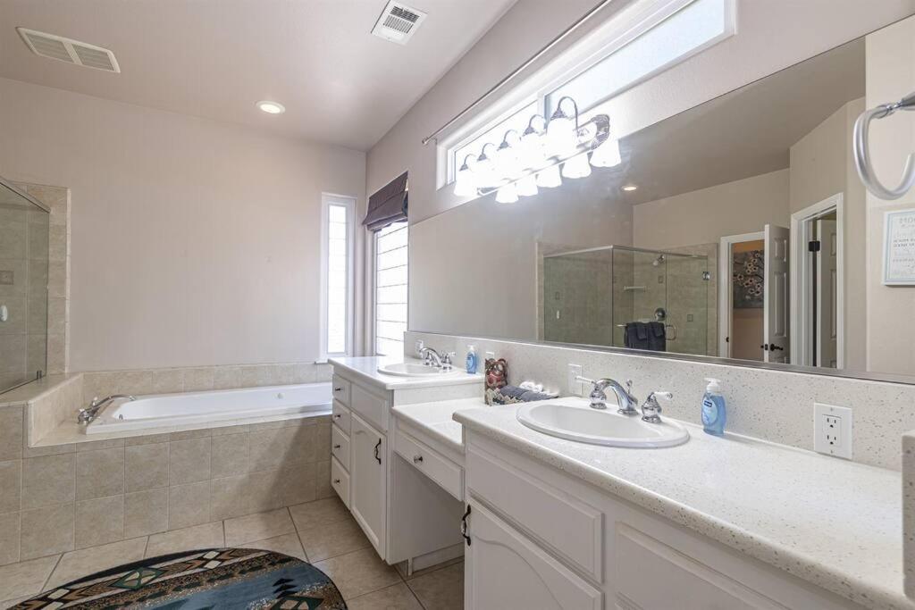 | LuxuryCottage HotTub RV GameRoom Yosemite BassLake