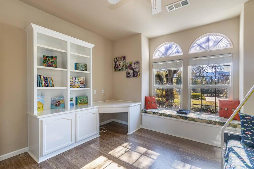 | LuxuryCottage HotTub RV GameRoom Yosemite BassLake