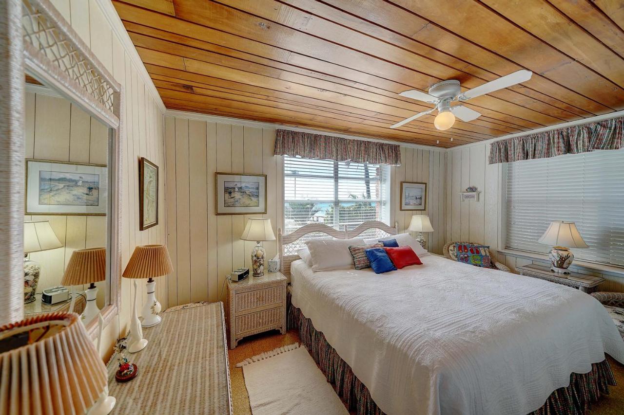  | Lotts of Sun - Beachfront, Pet-friendly, Single family home, Quiet, Gorgeous sunsets from patio!