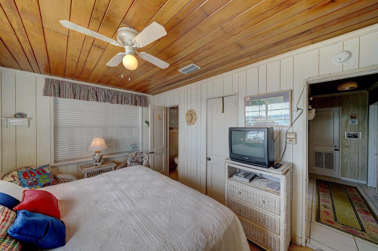  | Lotts of Sun - Beachfront, Pet-friendly, Single family home, Quiet, Gorgeous sunsets from patio!