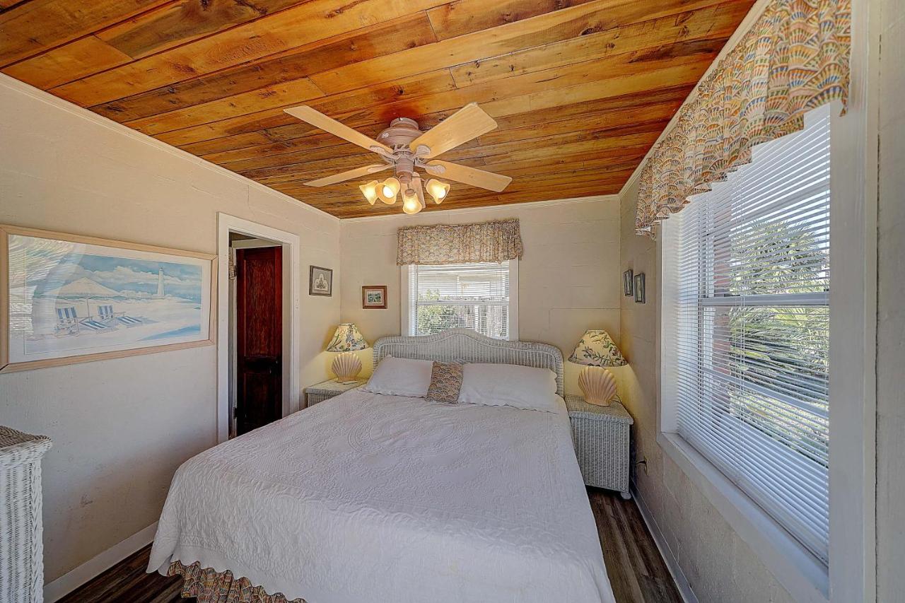  | Lotts of Sun - Beachfront, Pet-friendly, Single family home, Quiet, Gorgeous sunsets from patio!