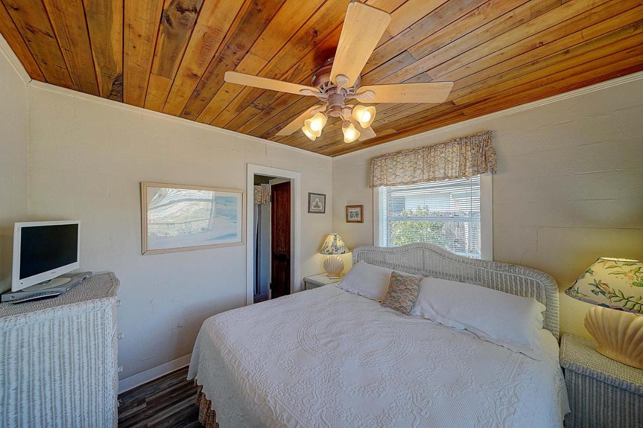  | Lotts of Sun - Beachfront, Pet-friendly, Single family home, Quiet, Gorgeous sunsets from patio!