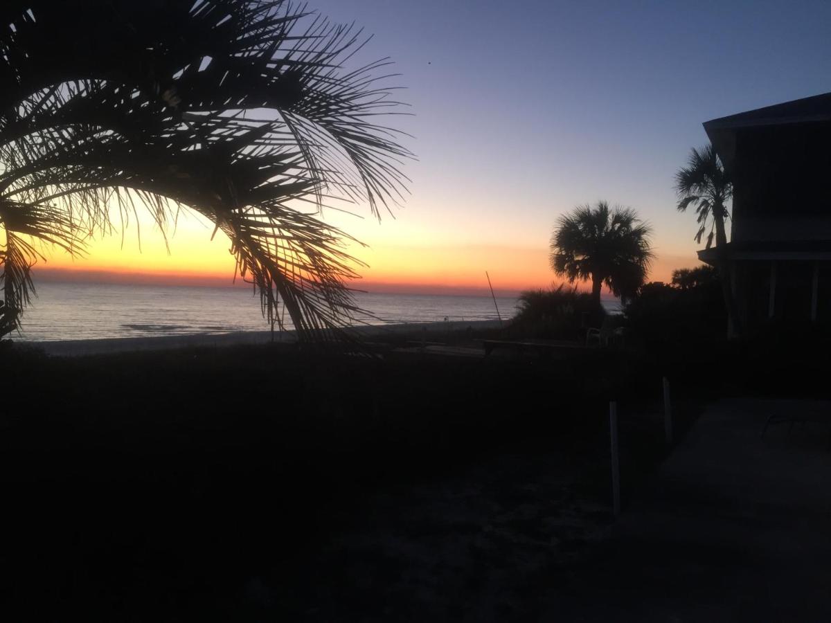  | Lotts of Sun - Beachfront, Pet-friendly, Single family home, Quiet, Gorgeous sunsets from patio!