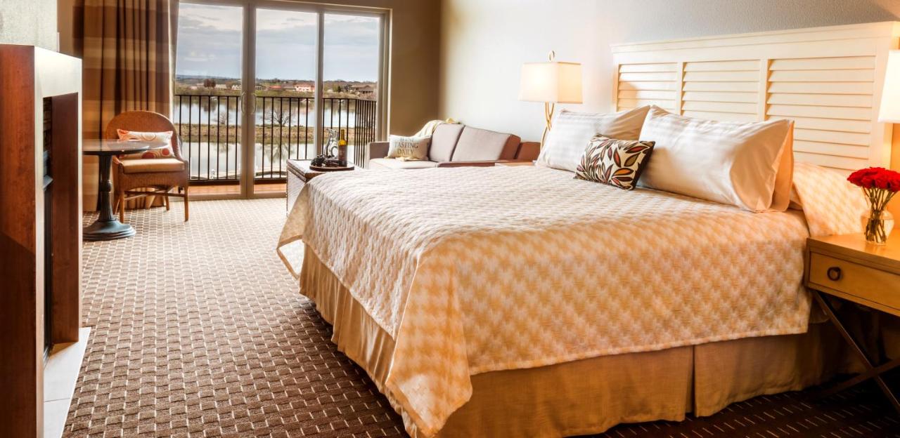 Riverfront King Premium at The Lodge at Columbia Point