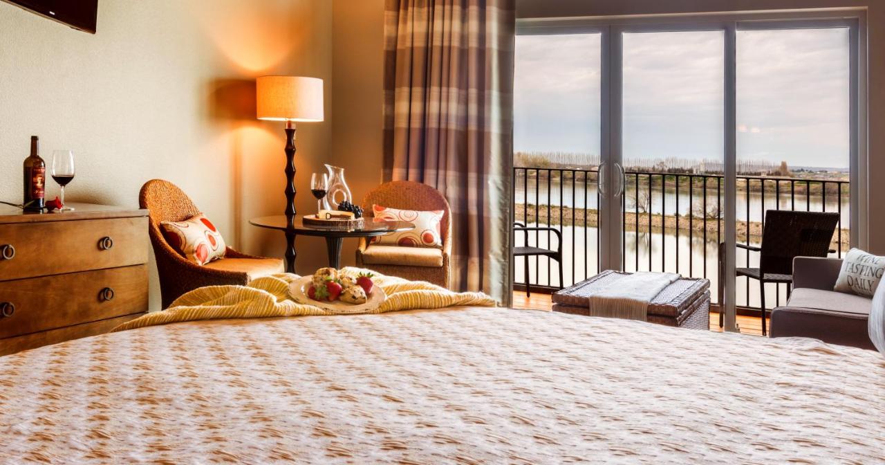 Riverfront King Premium at The Lodge at Columbia Point