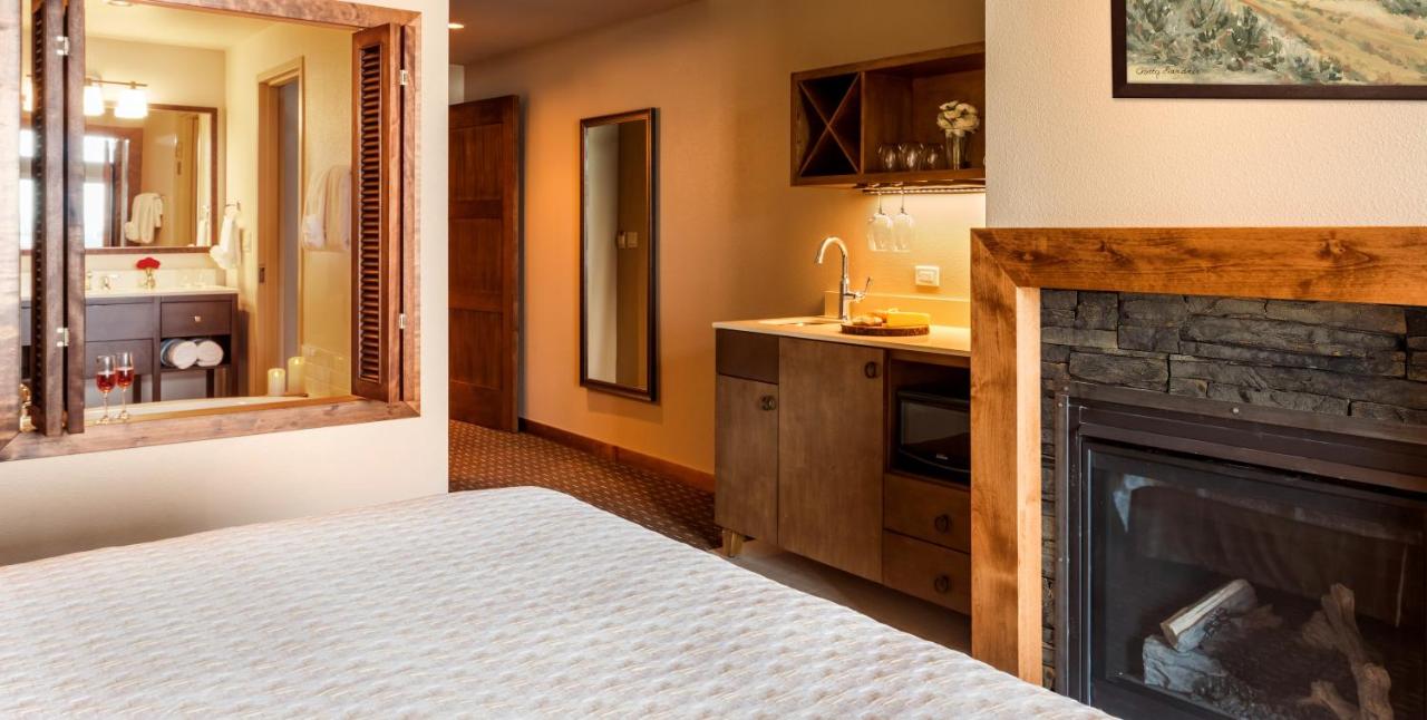 Riverfront King Premium at The Lodge at Columbia Point