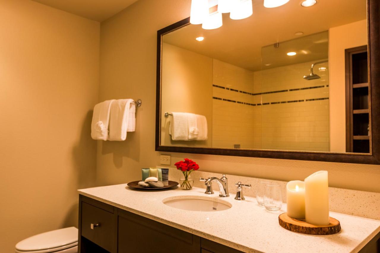 Riverfront King Premium at The Lodge at Columbia Point