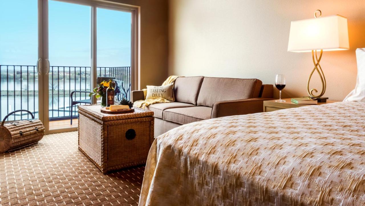 Riverfront King Premium at The Lodge at Columbia Point