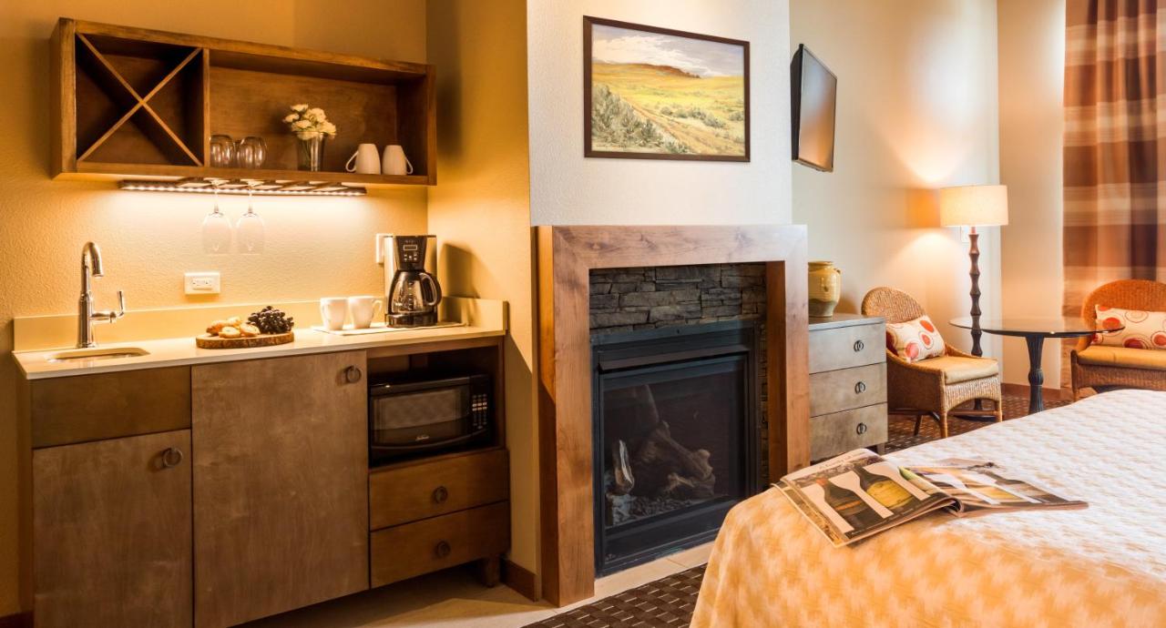 Riverfront King at The Lodge at Columbia Point