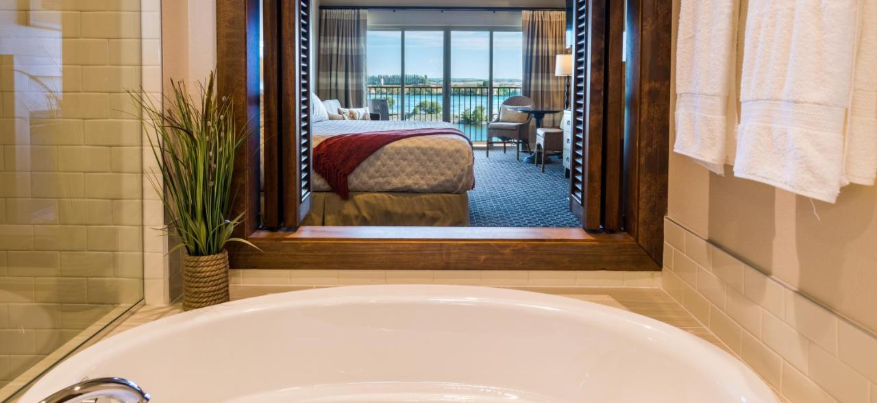 Riverfront King Premium at The Lodge at Columbia Point