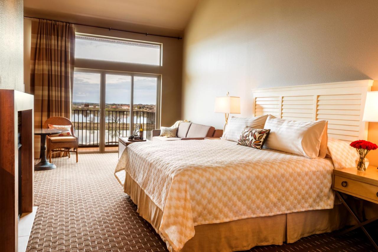 Grand Cru Riverfront King Premium at The Lodge at Columbia Point