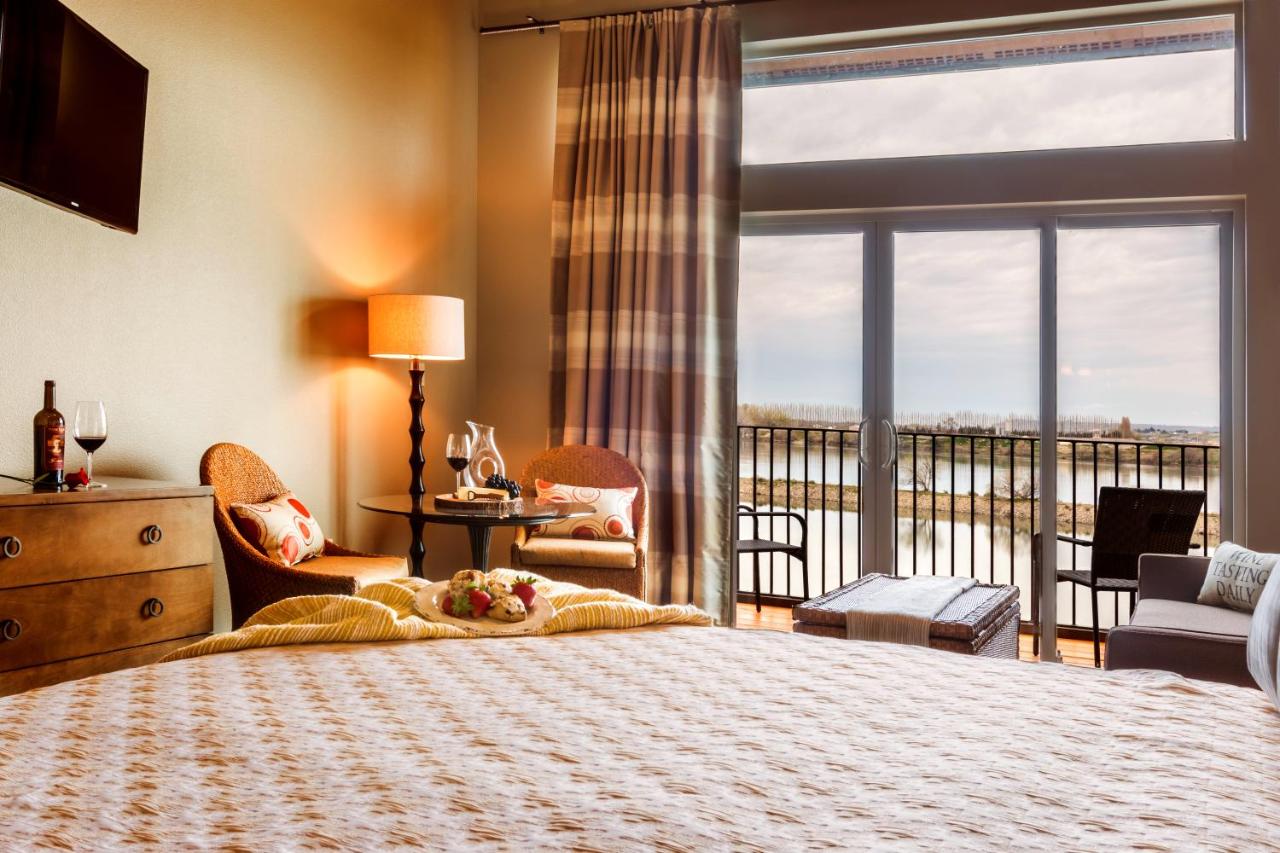 Grand Cru Riverfront King Premium at The Lodge at Columbia Point