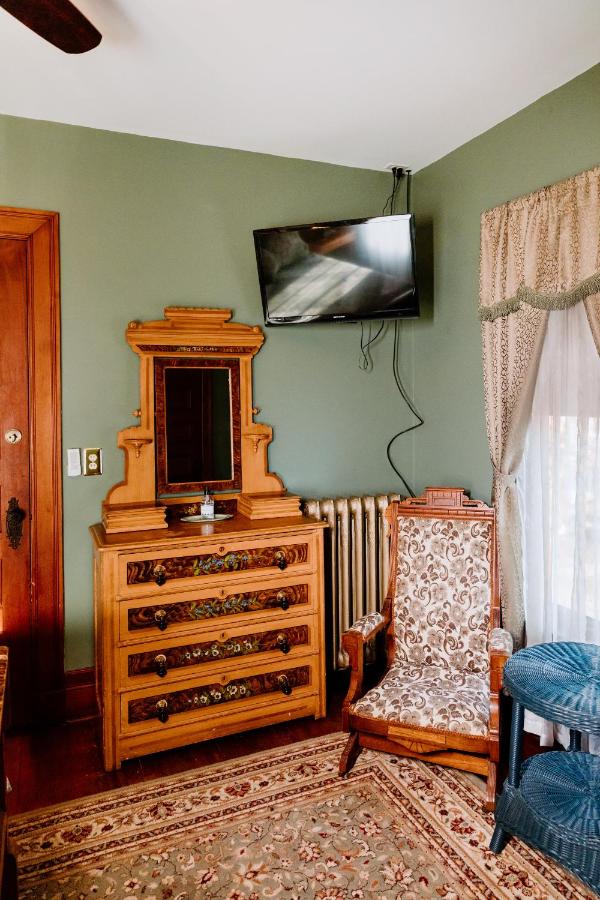 | 1897 Beekman House Bed and Breakfast