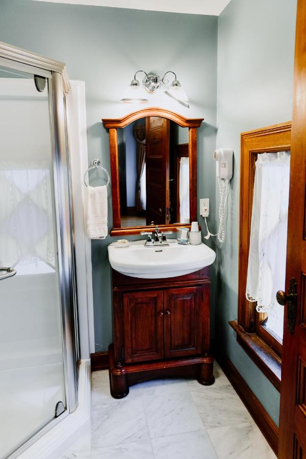 | 1897 Beekman House Bed and Breakfast