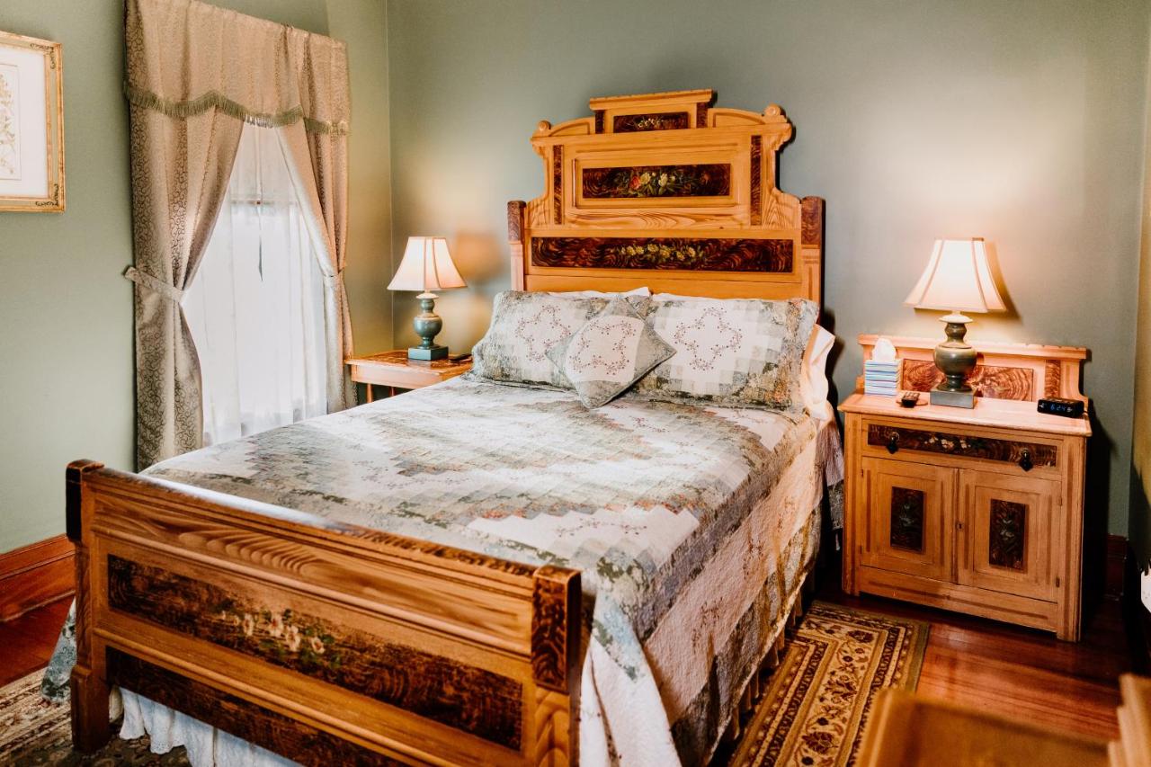 | 1897 Beekman House Bed and Breakfast