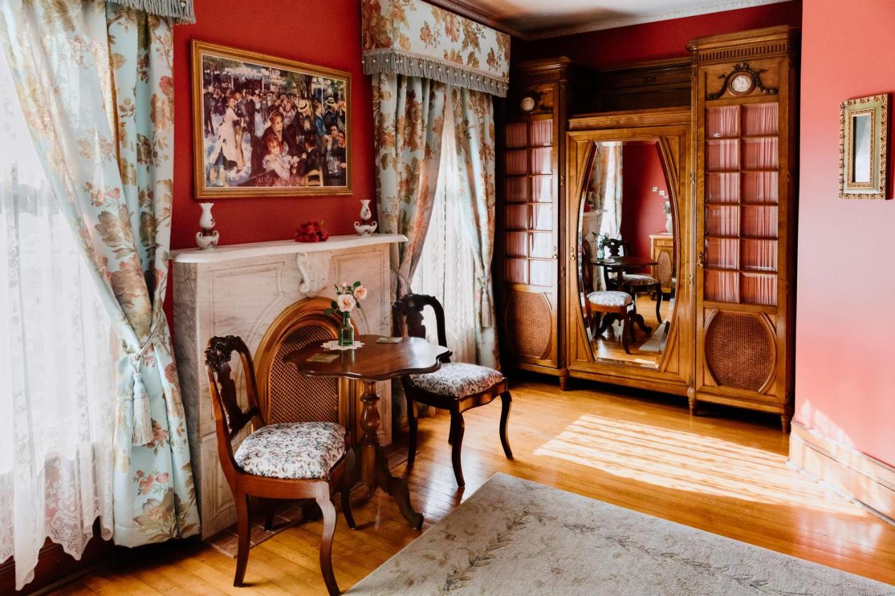 | 1897 Beekman House Bed and Breakfast