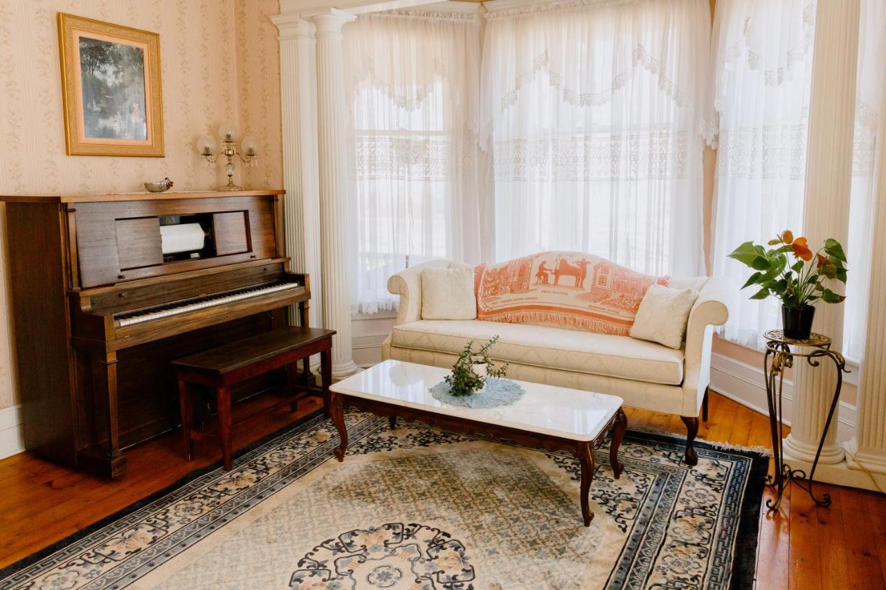 | 1897 Beekman House Bed and Breakfast