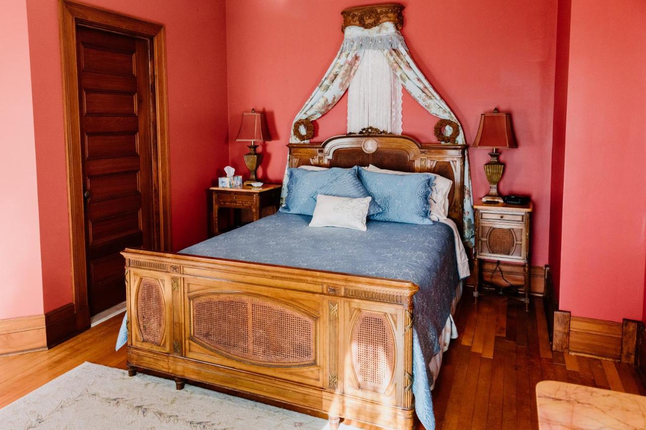 | 1897 Beekman House Bed and Breakfast