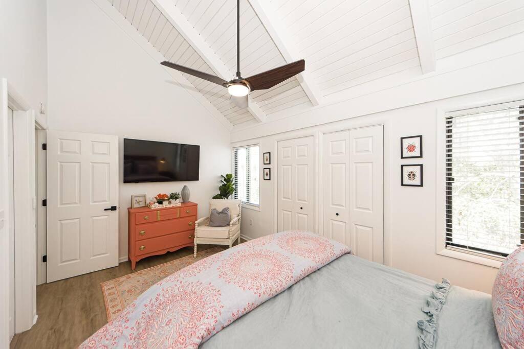 | Renovated Cottage Within Walking Distance to Beach