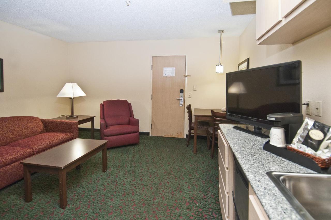 Queen Room - Non-Smoking at Quality Inn & Suites at Airport Blvd I-65