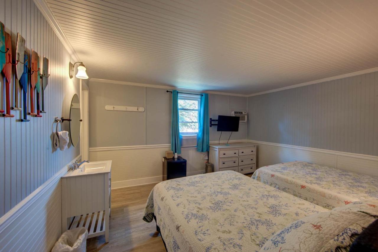 Standard Double Room at Blackbeard's Lodge