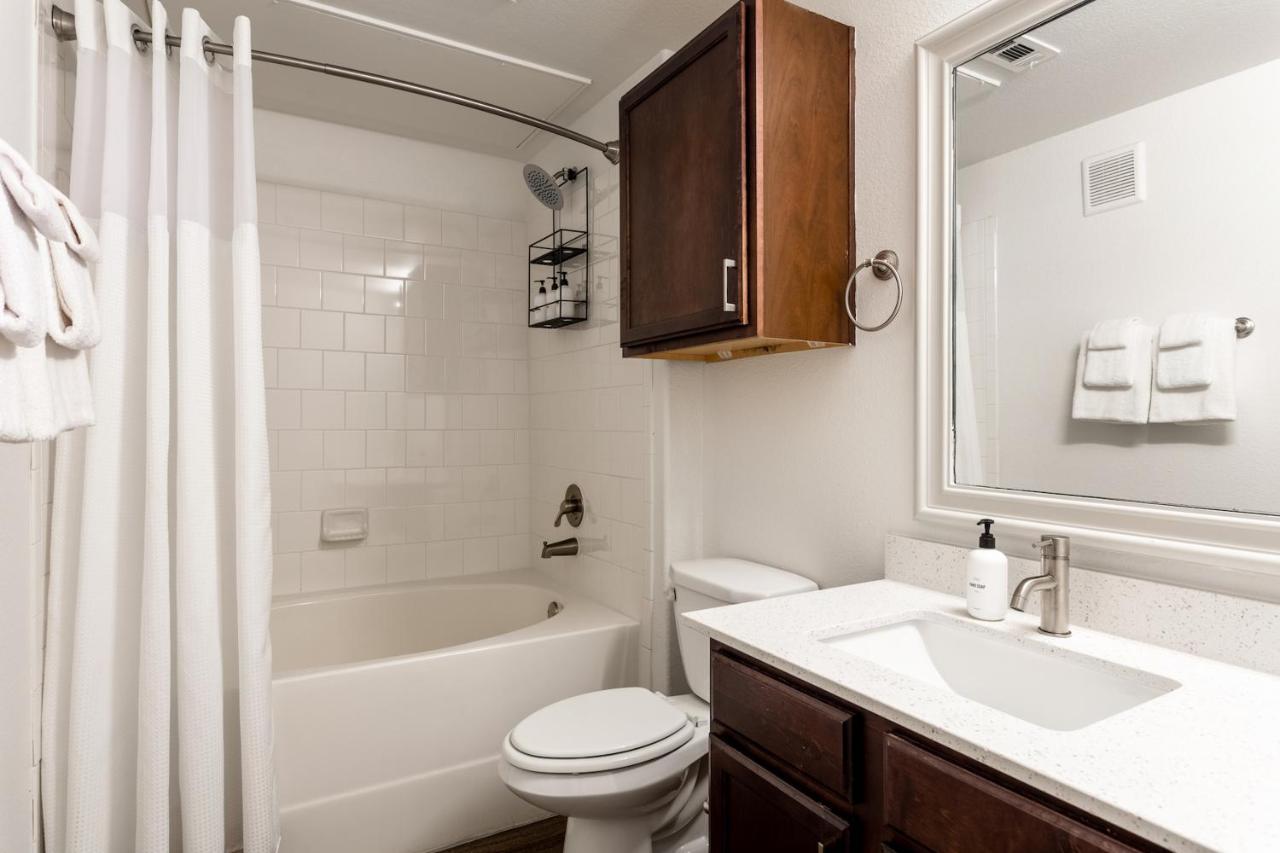 Two-Bedroom Apartment (Self Check-in with Virtual Front Desk) at Kasa Frisco Bridges Dallas