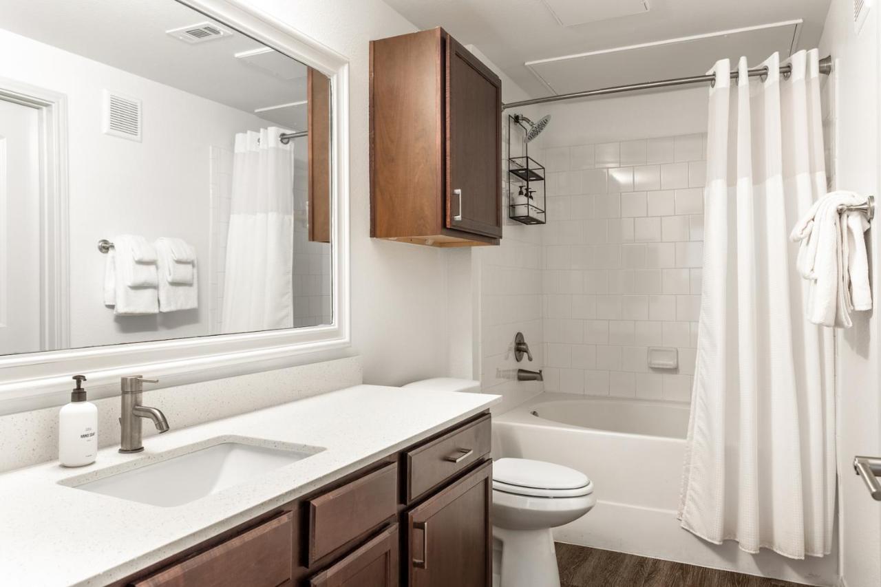 One-Bedroom Apartment (Self Check-in with Virtual Front Desk) at Kasa Frisco Bridges Dallas