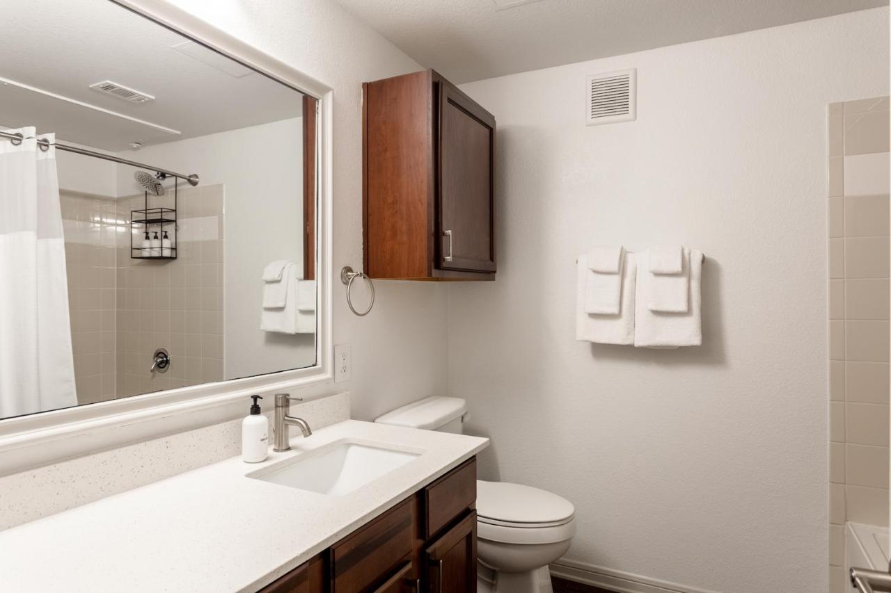 One-Bedroom Apartment (Self Check-in with Virtual Front Desk) at Kasa Frisco Bridges Dallas