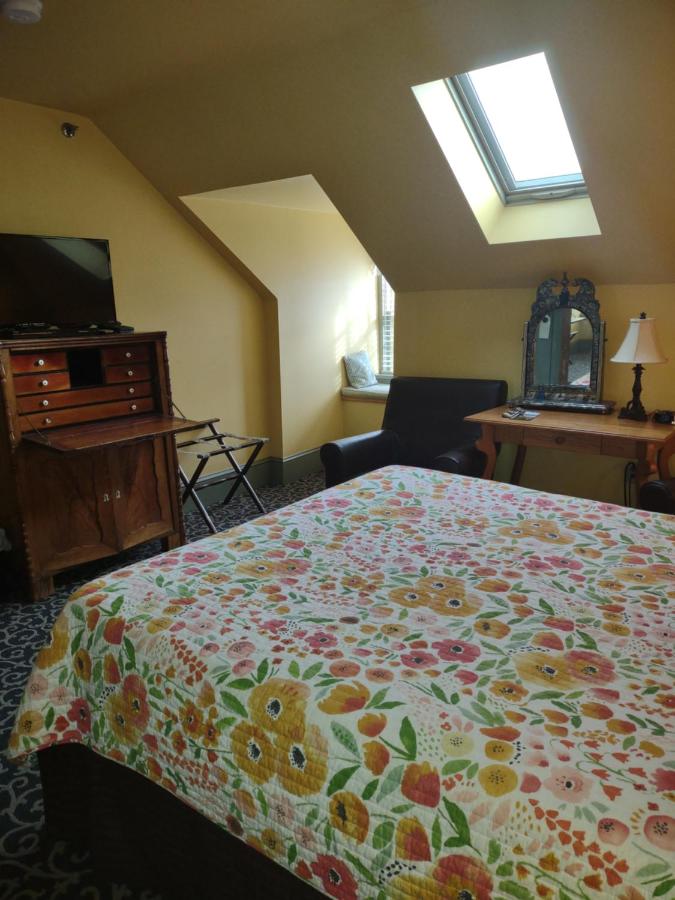| The Lafayette Inn