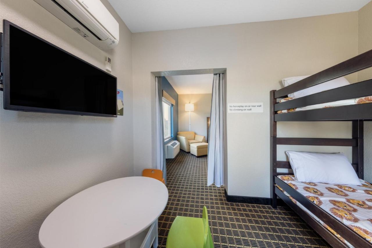 Kids Suite with King Bed - Non-Smoking at Holiday Inn Express Hotel & Suites Pittsburg by IHG