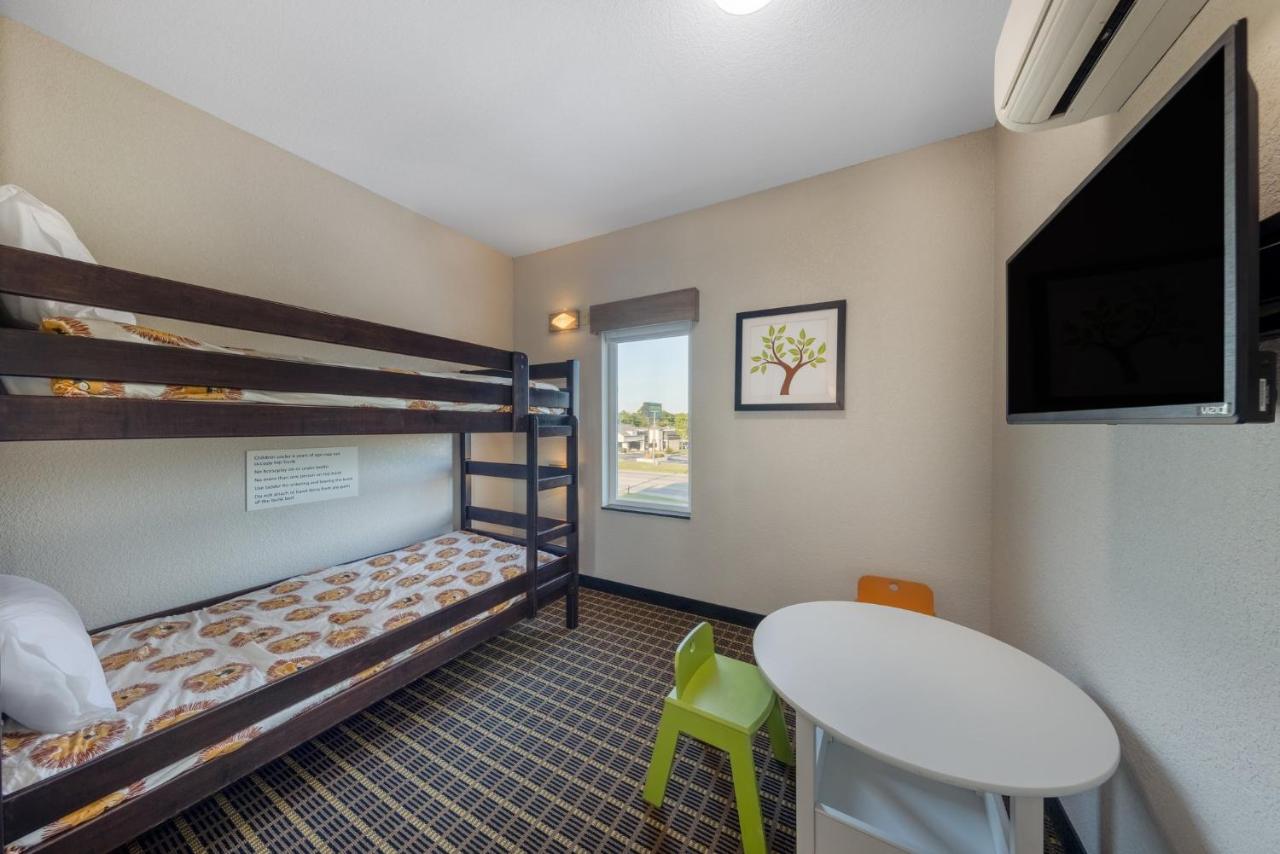 Kids Suite with King Bed - Non-Smoking at Holiday Inn Express Hotel & Suites Pittsburg by IHG