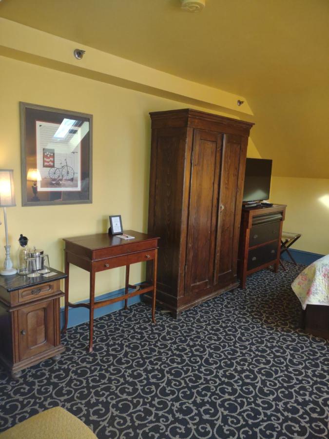 | The Lafayette Inn