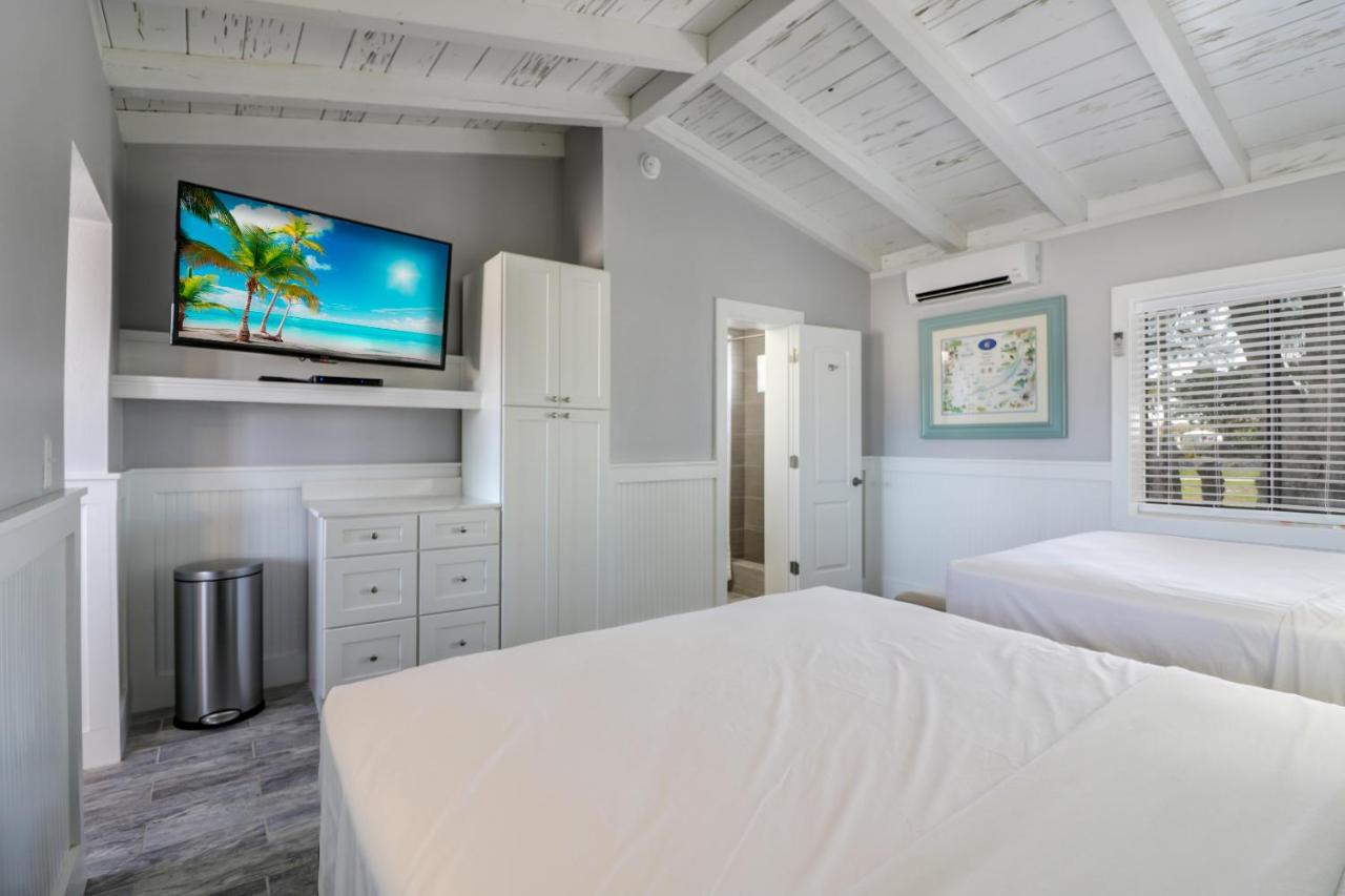| Fiesta Key RV Resort Premium Room 3