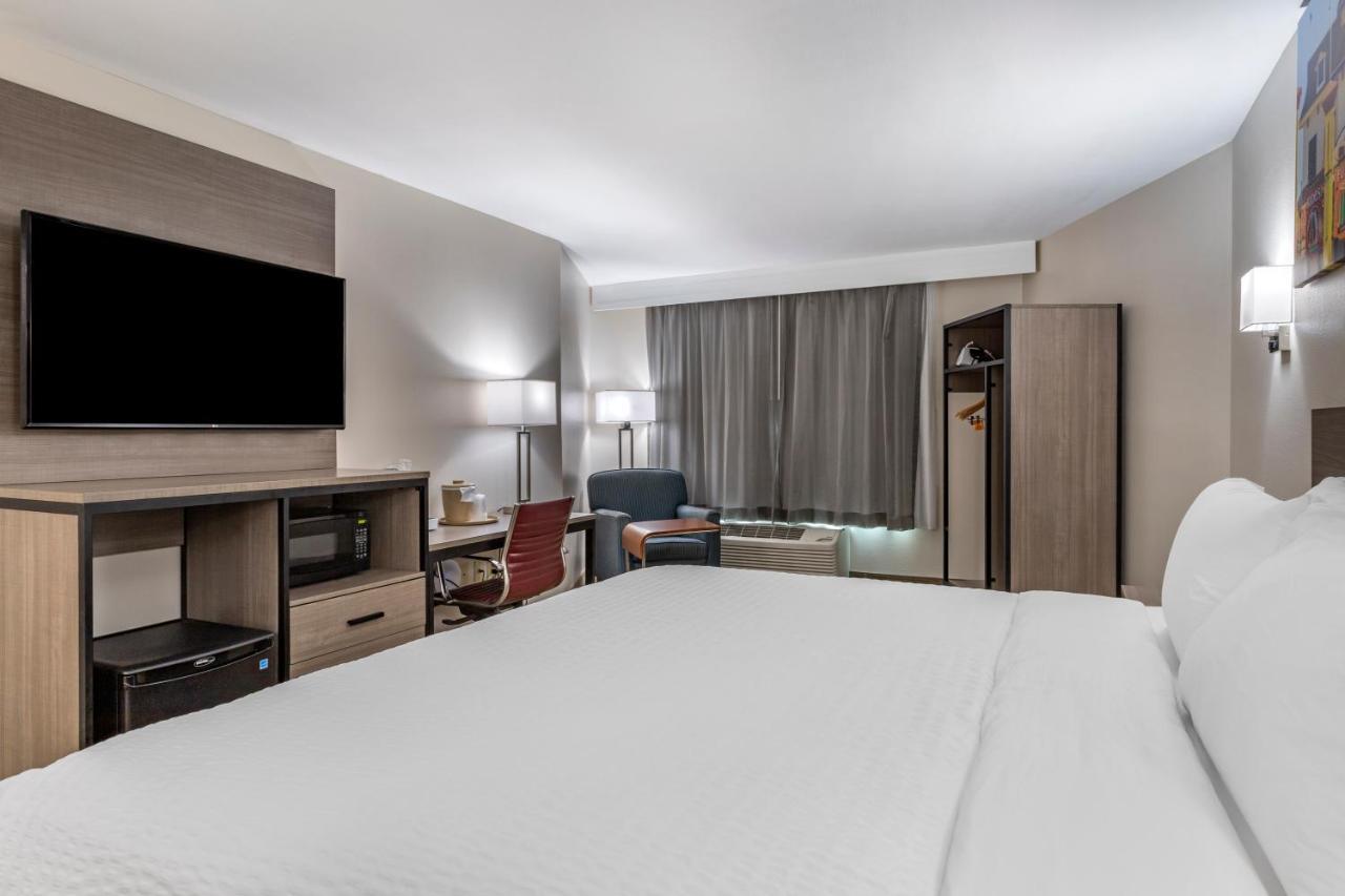 Standard King Room - Non Smoking at Clarion Pointe Galveston Seawall