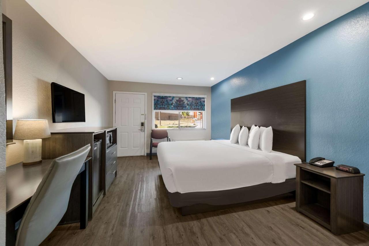 King Room with Mobility Accessible Tub and Sofa Bed at SureStay Hotel by Best Western Spring North Houston