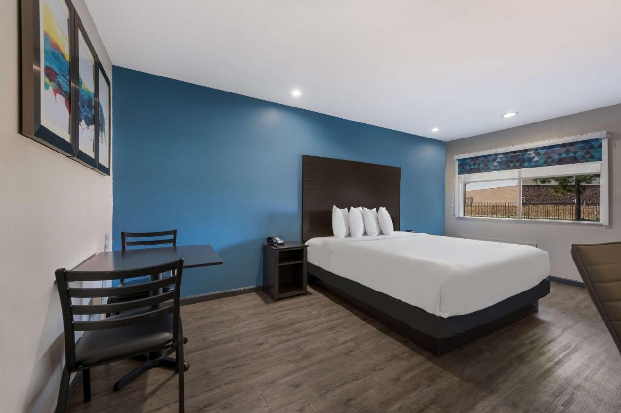 King Room with Mobility Accessible Tub and Sofa Bed at SureStay Hotel by Best Western Spring North Houston